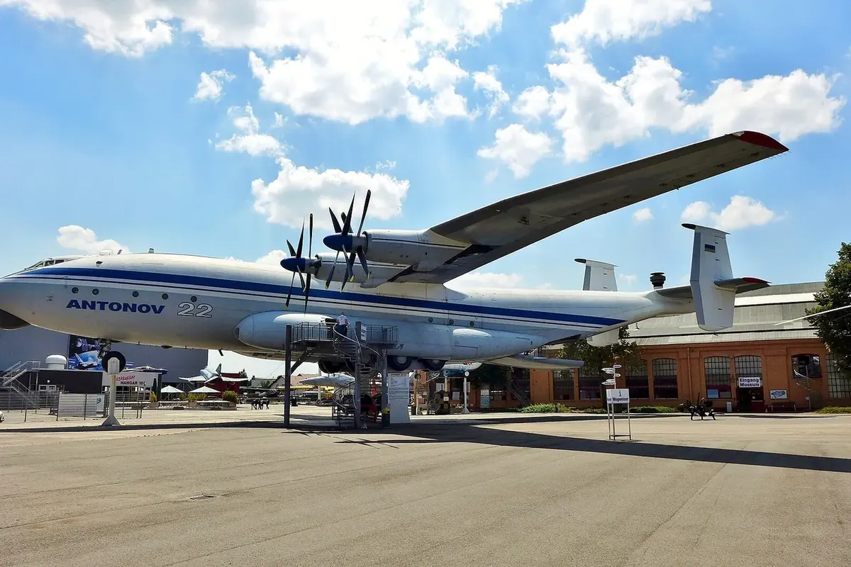 Antonov An-22