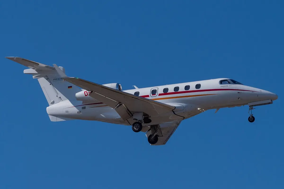 Embraer Phenom 300
