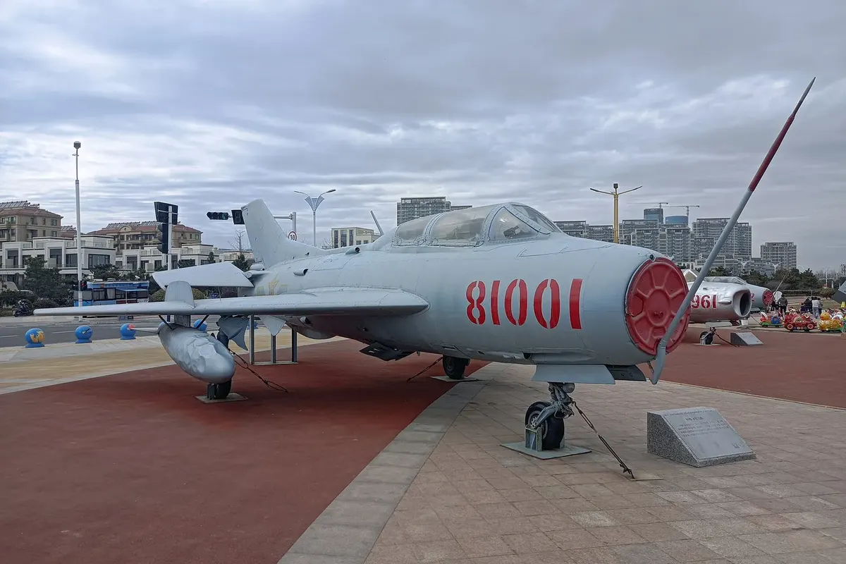 Mikoyan MiG-19