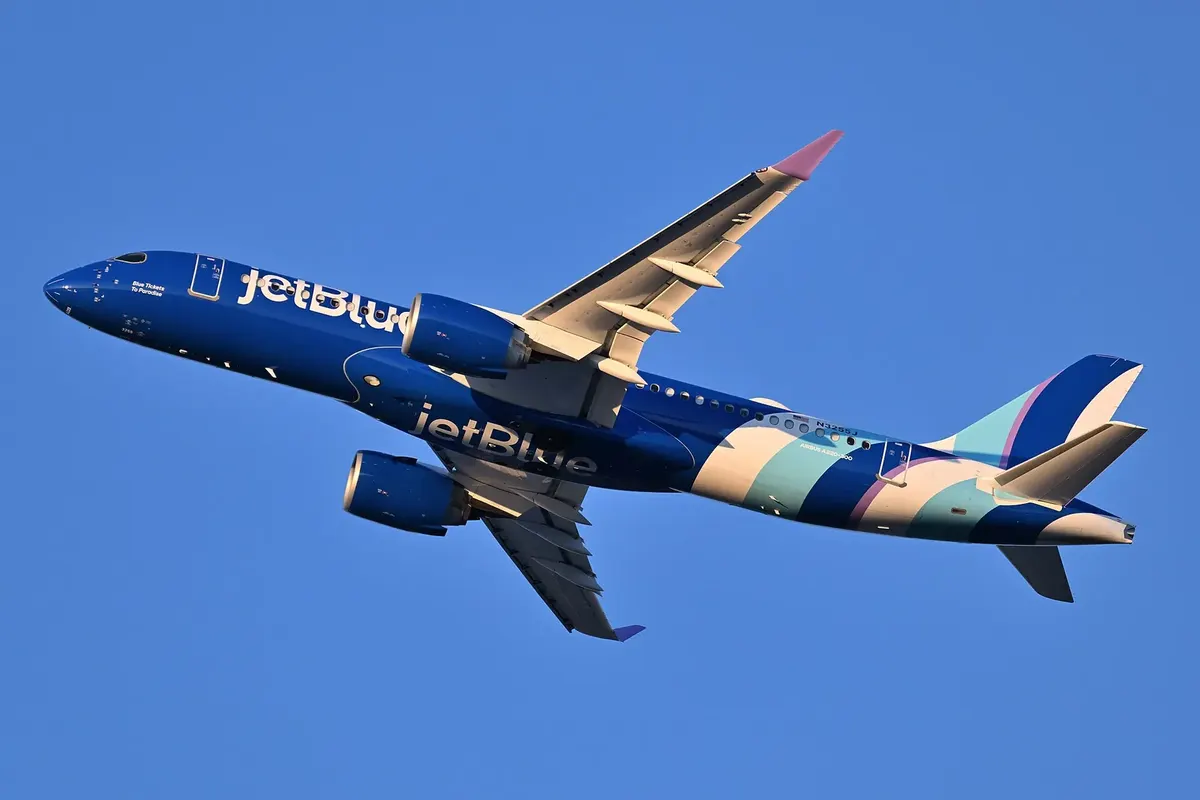 Airbus A220-300