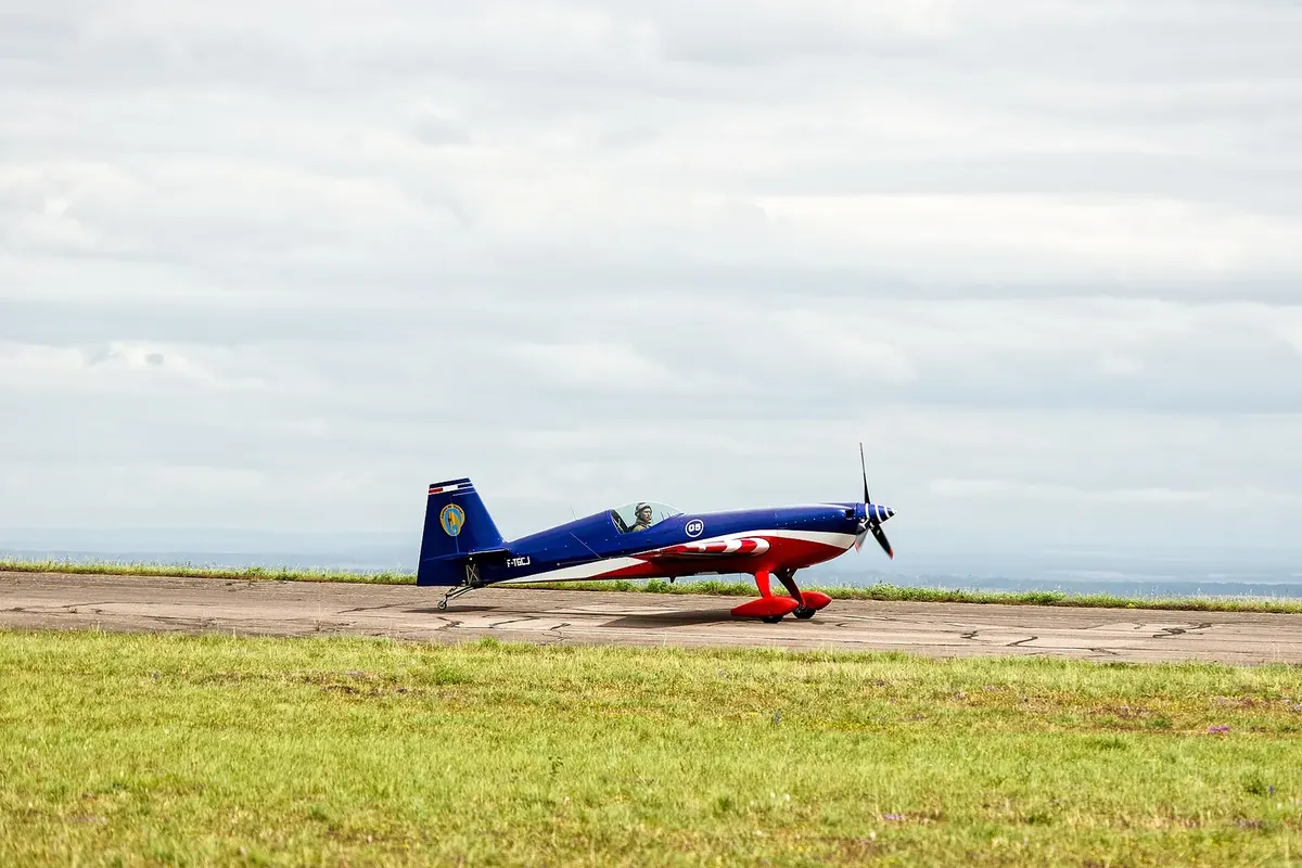 Extra EA-300