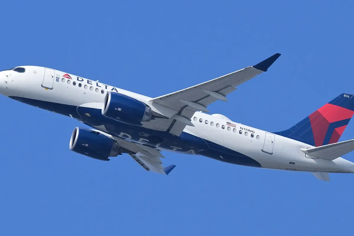 Airbus A220-100
